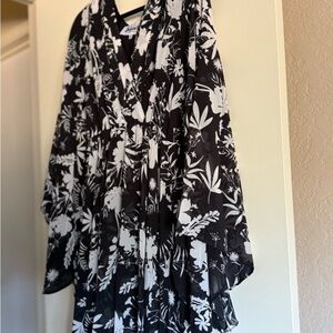 Meghan LA Monochrome Floral Blouse